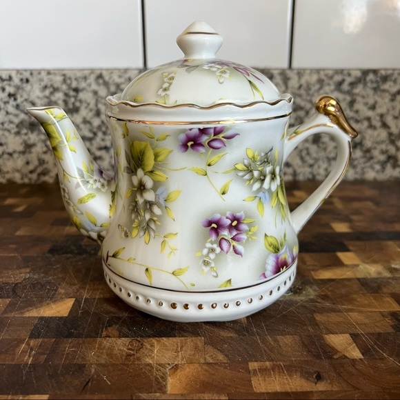 Vintage English Floral Gold Trim Teapot - Picture 2 of 6